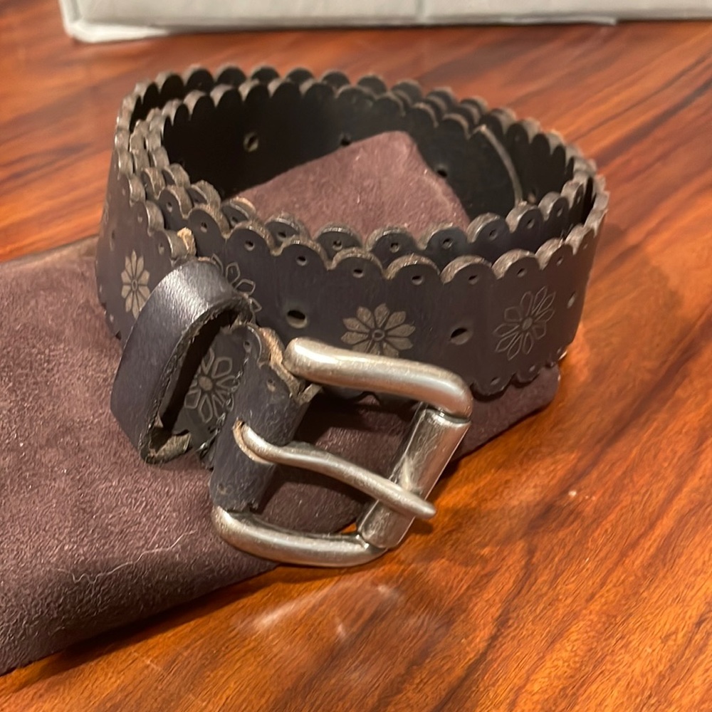 Women’s brown old navy belt size small